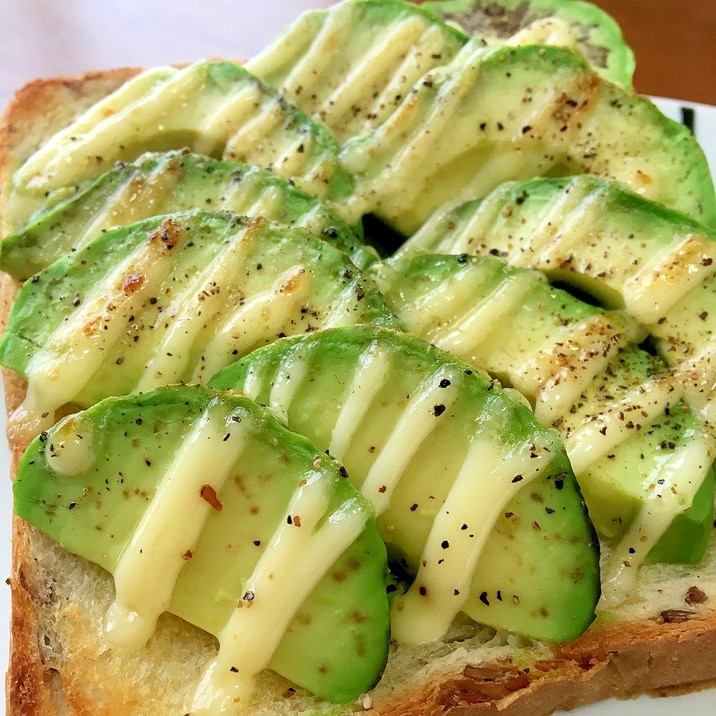 朝食にぴったり！簡単アボカドトースト